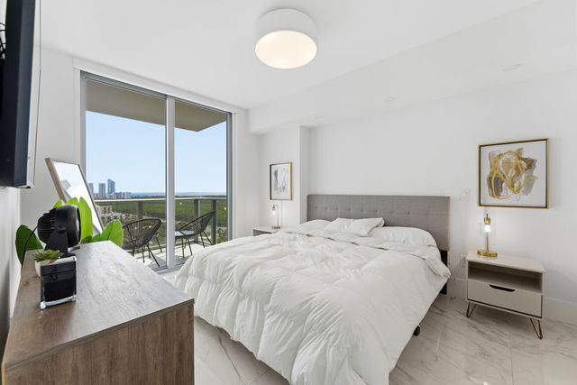 16385 Biscayne Boulevard 2516, North Miami Beach, FL 33160