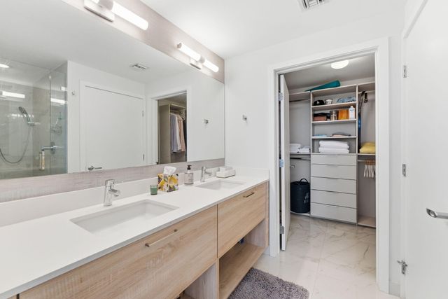16385 Biscayne Boulevard 2516, North Miami Beach, FL 33160