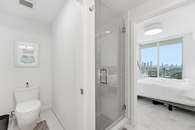 16385 Biscayne Boulevard 2516, North Miami Beach, FL 33160