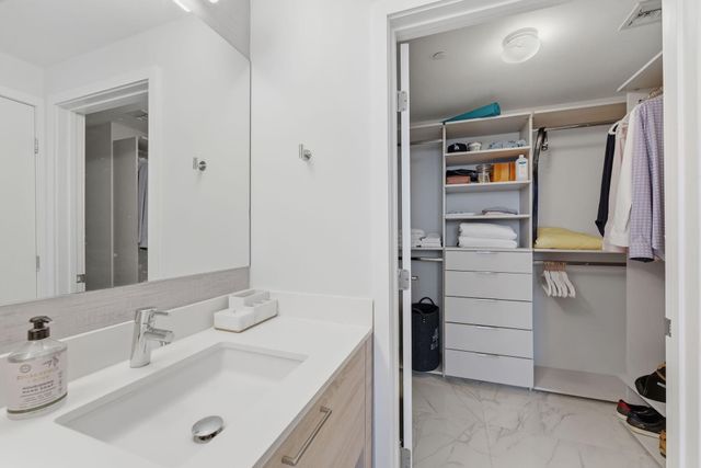 16385 Biscayne Boulevard 2516, North Miami Beach, FL 33160
