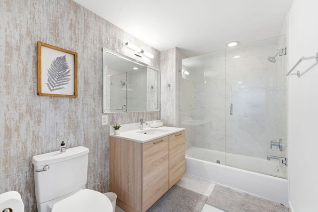 16385 Biscayne Boulevard 2516, North Miami Beach, FL 33160