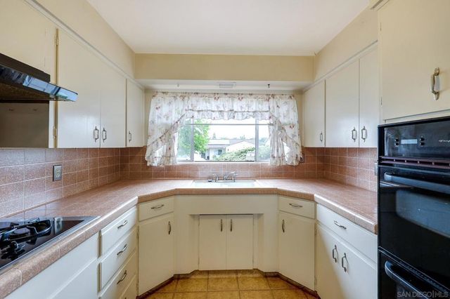 8105 Brock Ct, Lemon Grove, CA 91945