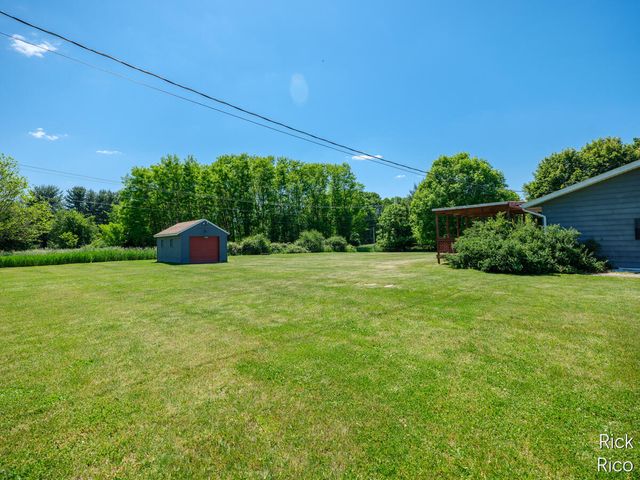 8290 E W Avenue, Vicksburg, MI 49097