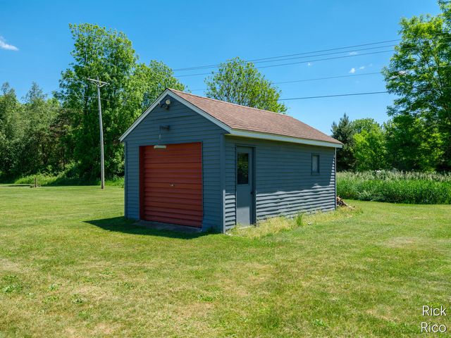 8290 E W Avenue, Vicksburg, MI 49097