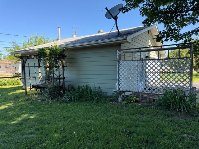 811 1st Street, Colona, IL 61241