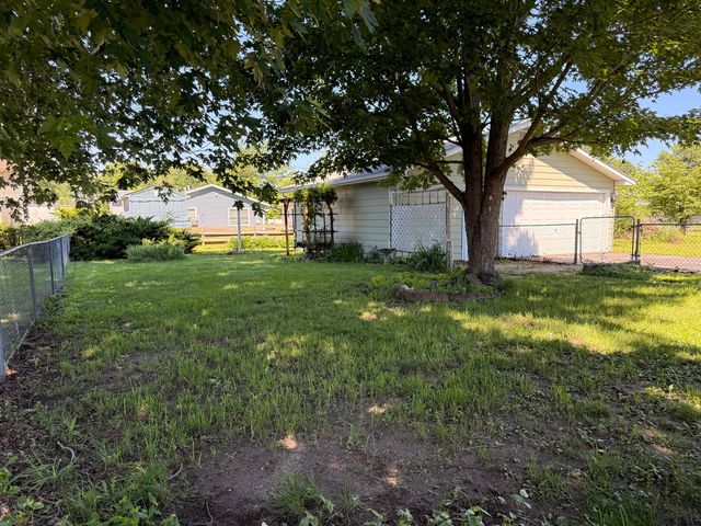 811 1st Street, Colona, IL 61241