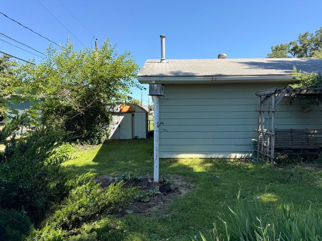 811 1st Street, Colona, IL 61241