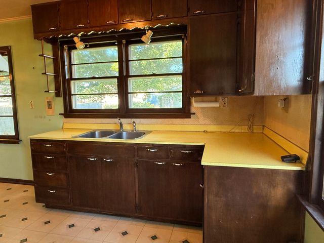 811 1st Street, Colona, IL 61241