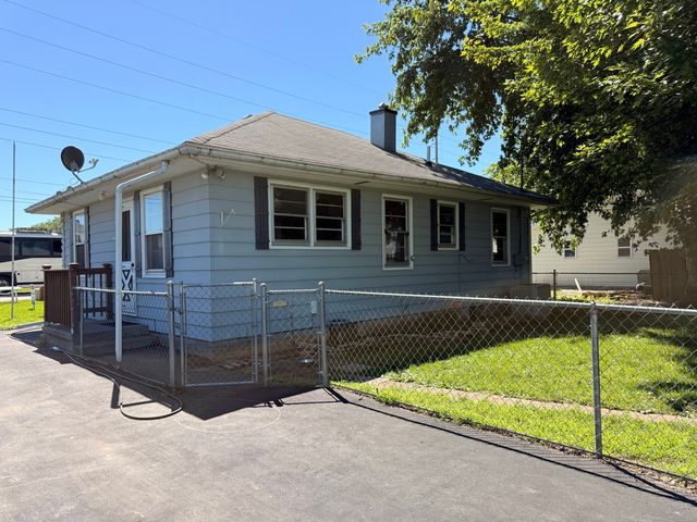 811 1st Street, Colona, IL 61241