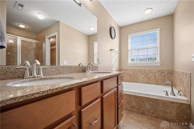 9756 Crooked Creek Drive, Centerville, OH 45458