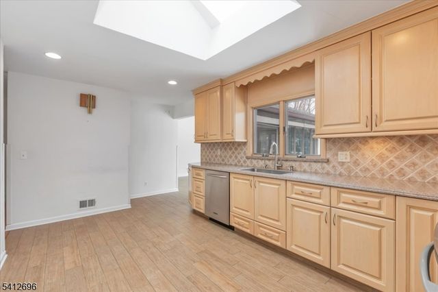 1995 Winding Brook Way, Scotch Plains Twp., NJ 07076