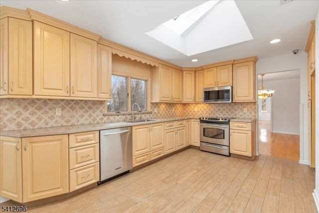 1995 Winding Brook Way, Scotch Plains Twp., NJ 07076