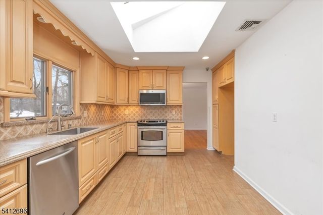 1995 Winding Brook Way, Scotch Plains Twp., NJ 07076