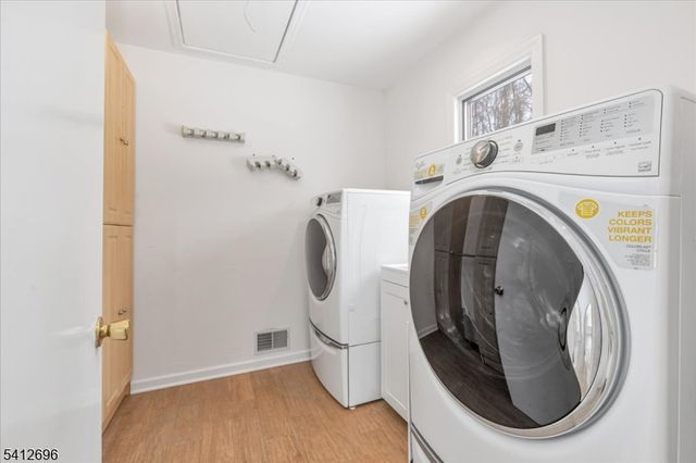 1995 Winding Brook Way, Scotch Plains Twp., NJ 07076