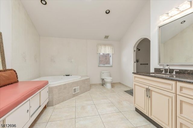 1995 Winding Brook Way, Scotch Plains Twp., NJ 07076