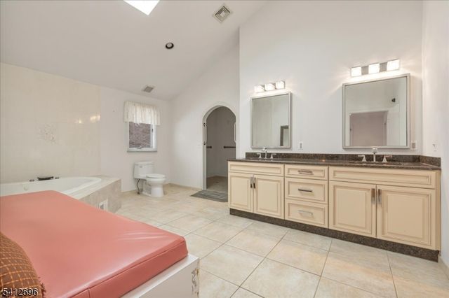 1995 Winding Brook Way, Scotch Plains Twp., NJ 07076