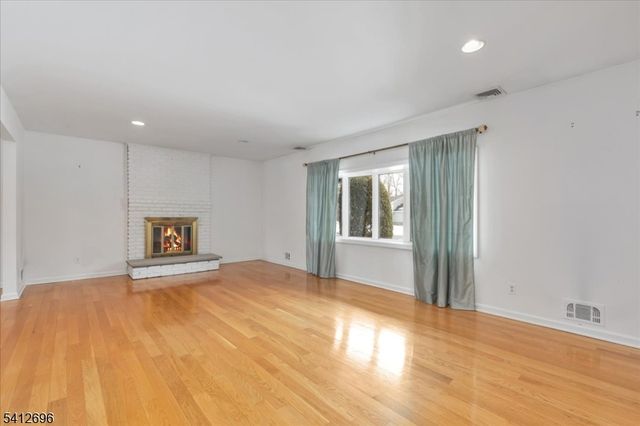 1995 Winding Brook Way, Scotch Plains Twp., NJ 07076