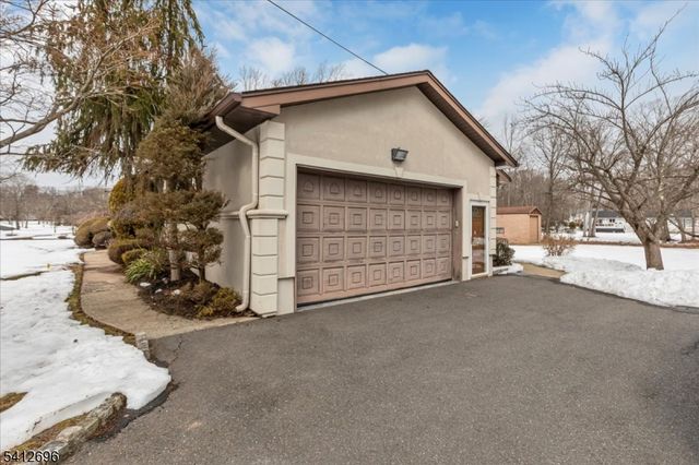 1995 Winding Brook Way, Scotch Plains Twp., NJ 07076