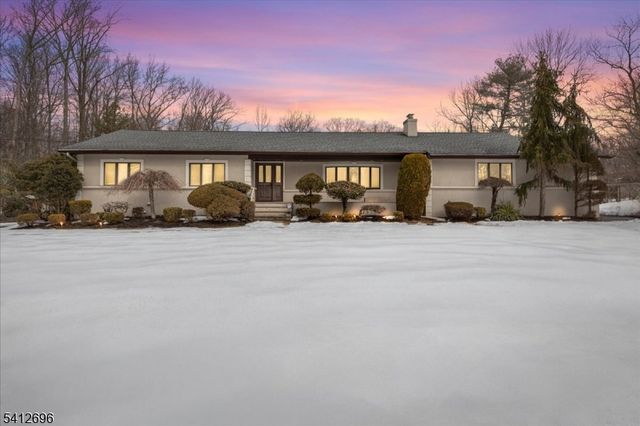 1995 Winding Brook Way, Scotch Plains Twp., NJ 07076