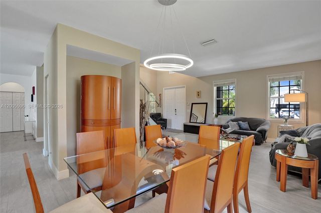 4281 Laurel Ridge Cir, Weston, FL 33331
