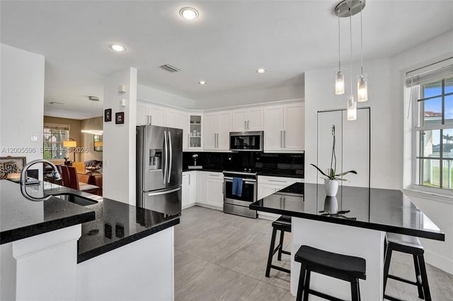 4281 Laurel Ridge Cir, Weston, FL 33331