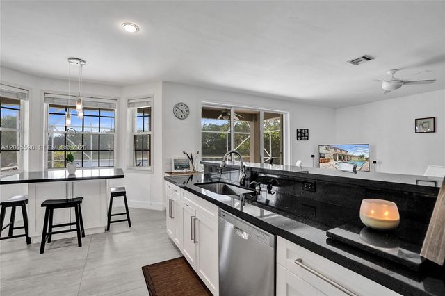 4281 Laurel Ridge Cir, Weston, FL 33331