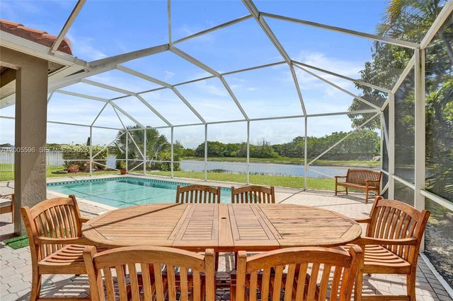 4281 Laurel Ridge Cir, Weston, FL 33331