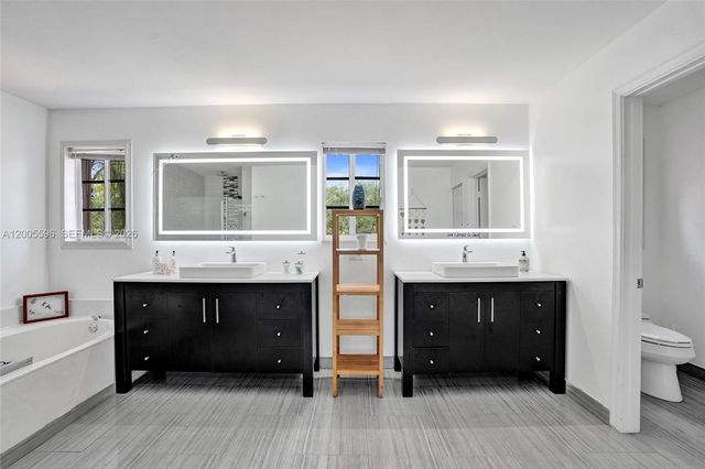 4281 Laurel Ridge Cir, Weston, FL 33331