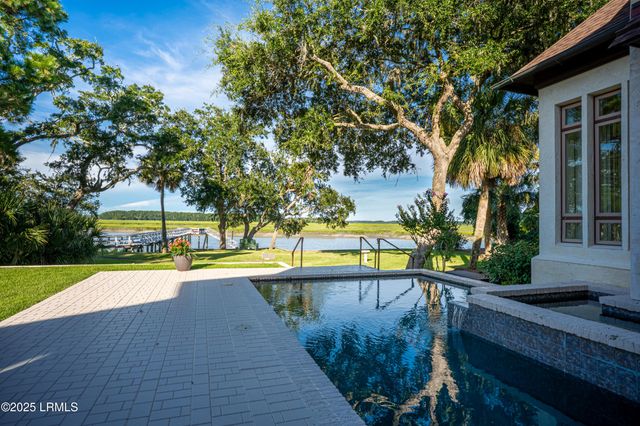 1 Cedar Lane, Hilton Head Island, SC 29926