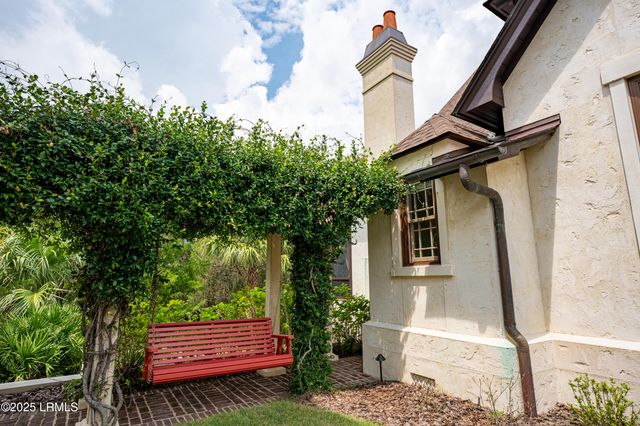 1 Cedar Lane, Hilton Head Island, SC 29926