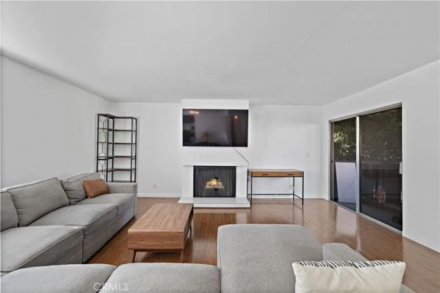 15080 Victory 205, Van Nuys, CA 91411