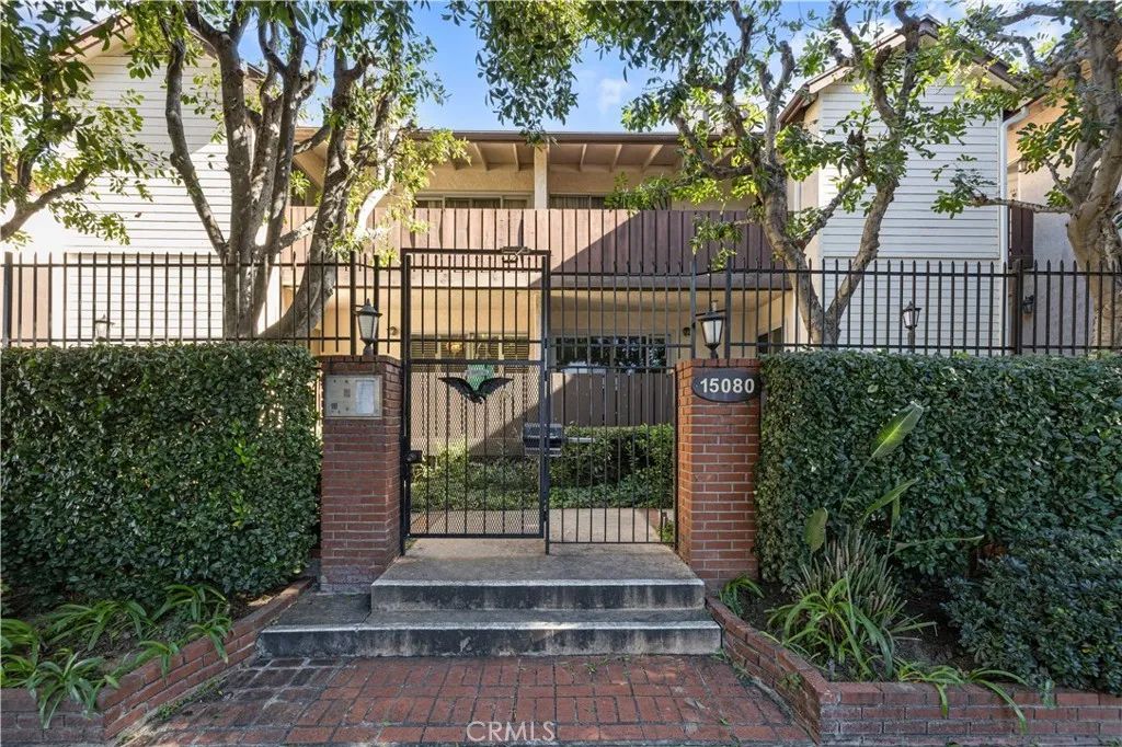 15080 Victory 205, Van Nuys, CA 91411