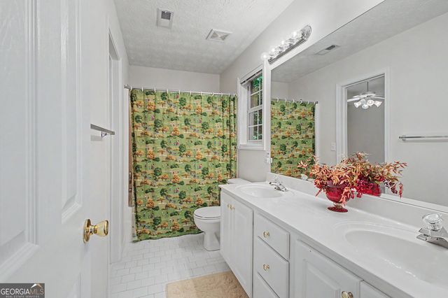 305 Surrey Park Drive, Fayetteville, GA 30215