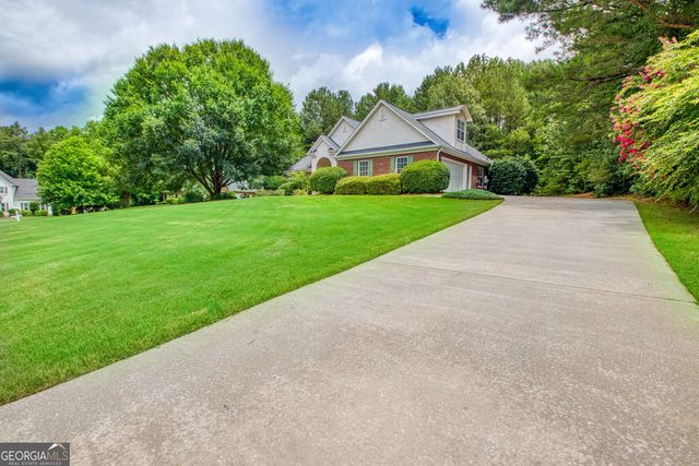 305 Surrey Park Drive, Fayetteville, GA 30215