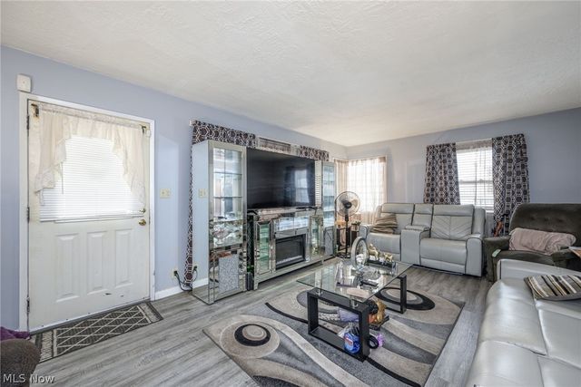 1117 N Main Street, Akron, OH 44310