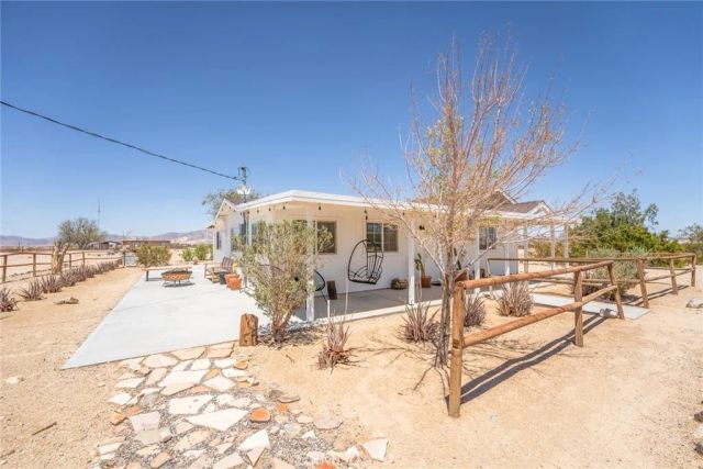 290 Bluegrass Road, 29 Palms, CA 92277