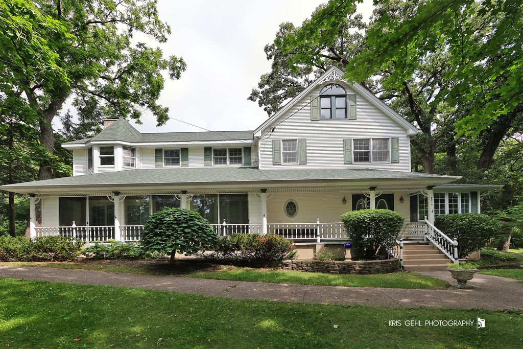 2214 MAIN STREET Road, Spring Grove, IL 60081