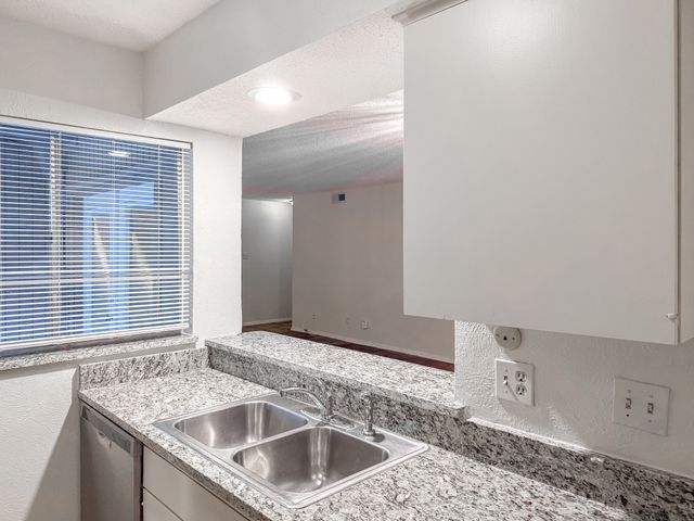 5138 Amesbury Drive 110, Dallas, TX 75206