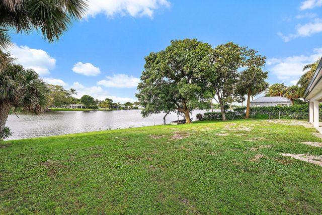7523 Pine Tree Lane, Lake Clarke Shores, FL 33406