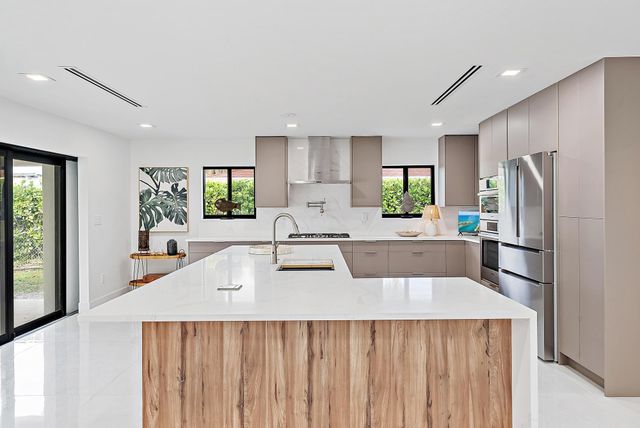 7523 Pine Tree Lane, Lake Clarke Shores, FL 33406