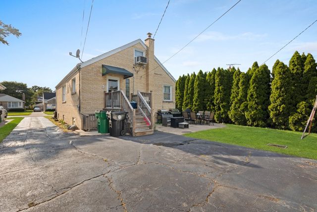 1907 Suffolk Avenue, Westchester, IL 60154