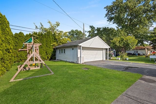 1907 Suffolk Avenue, Westchester, IL 60154