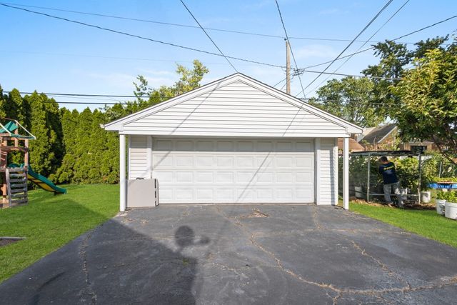 1907 Suffolk Avenue, Westchester, IL 60154