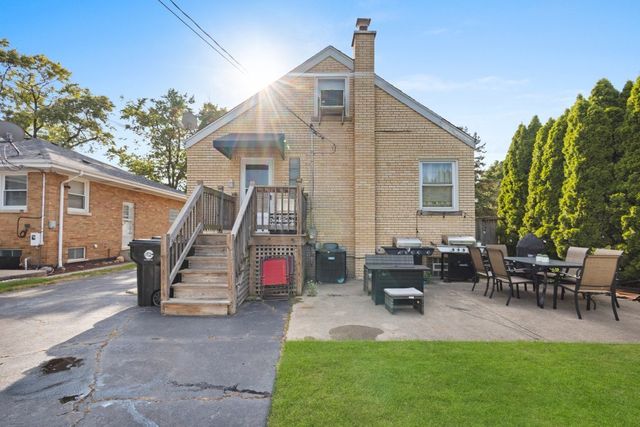 1907 Suffolk Avenue, Westchester, IL 60154