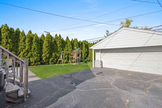 1907 Suffolk Avenue, Westchester, IL 60154