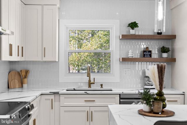 2221 HARPOON DR, Stafford, VA 22554