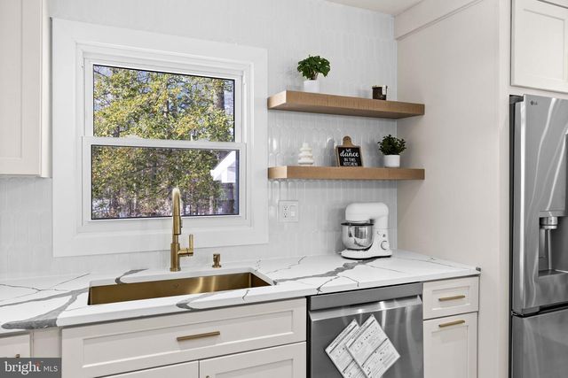 2221 HARPOON DR, Stafford, VA 22554