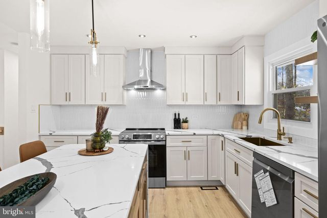 2221 HARPOON DR, Stafford, VA 22554