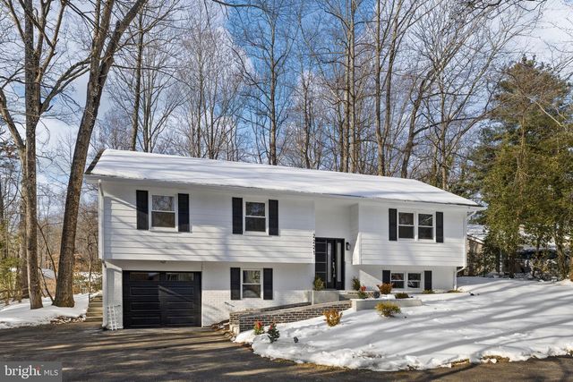 2221 HARPOON DR, Stafford, VA 22554