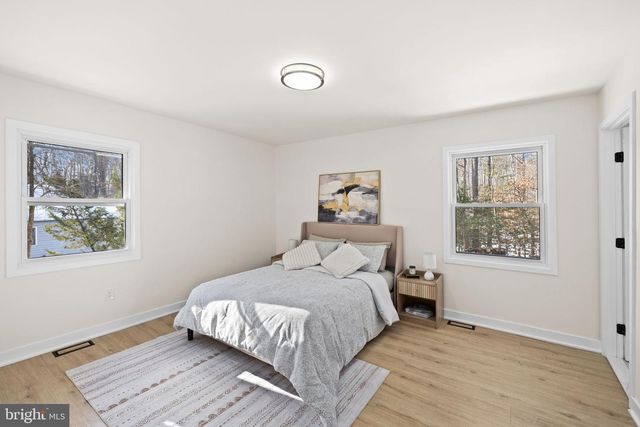 2221 HARPOON DR, Stafford, VA 22554